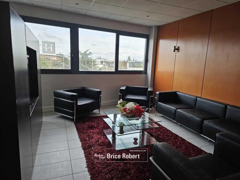 Office in Dardilly for sale - Building Photo - Image 2 of 13