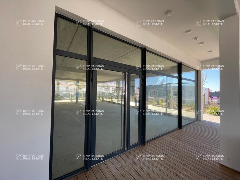Retail in Lattes for lease - Building Photo - Image 3 of 22
