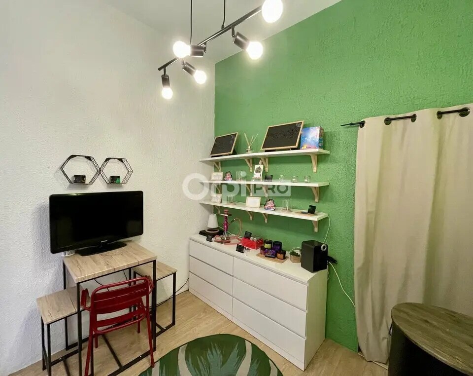 Retail in Nantes for lease Interior Photo- Image 1 of 4