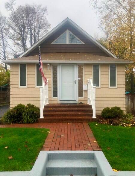 147 Pulaski Rd, Kings Park, NY for sale - Building Photo - Image 1 of 1