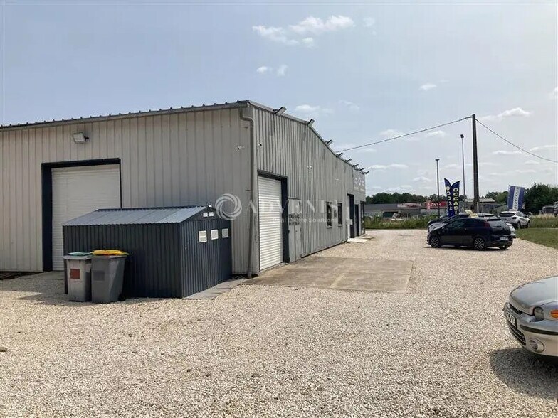 Retail in Saint-Ouen for lease - Building Photo - Image 2 of 4