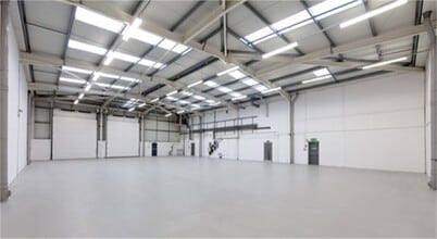 649 River Gdns, Feltham for lease Interior Photo- Image 1 of 1