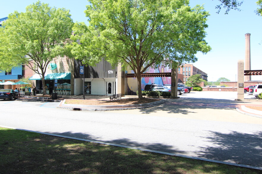 1211 Broadway, Columbus, GA for lease - Building Photo - Image 2 of 8