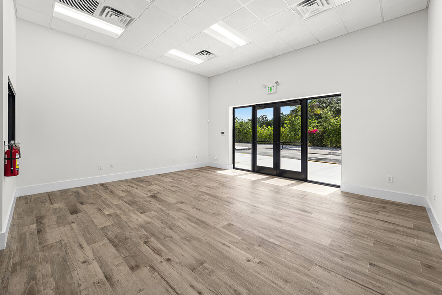 1930 N 30th Rd, Hollywood, FL for lease - Interior Photo - Image 3 of 11