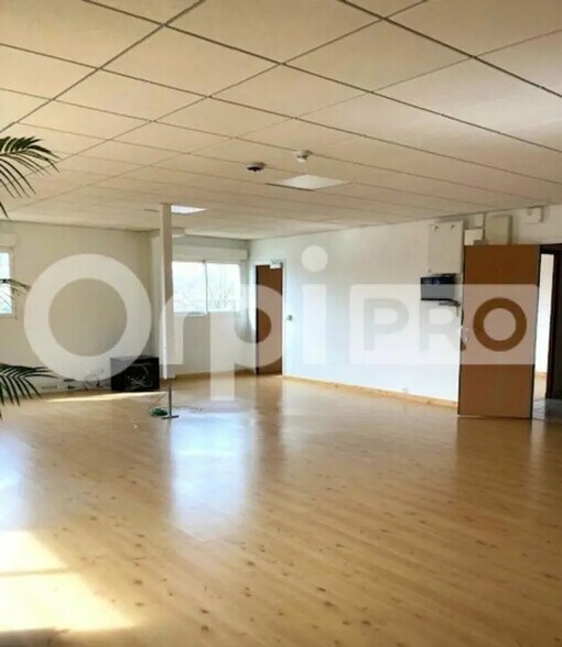 Office in Saran for lease - Interior Photo - Image 2 of 5