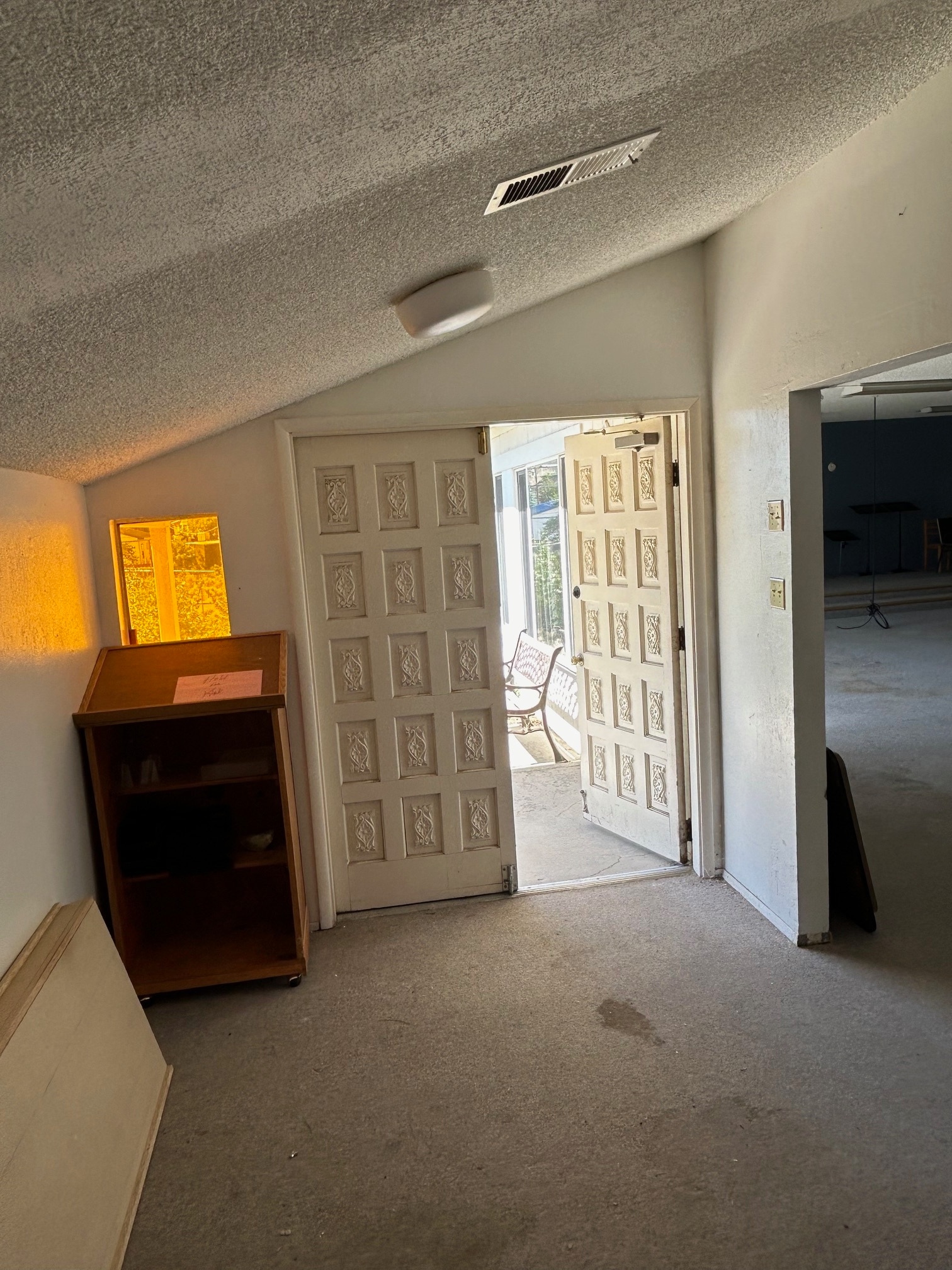 135 Magnolia Ave, Tonopah, NV for sale Interior Photo- Image 1 of 4