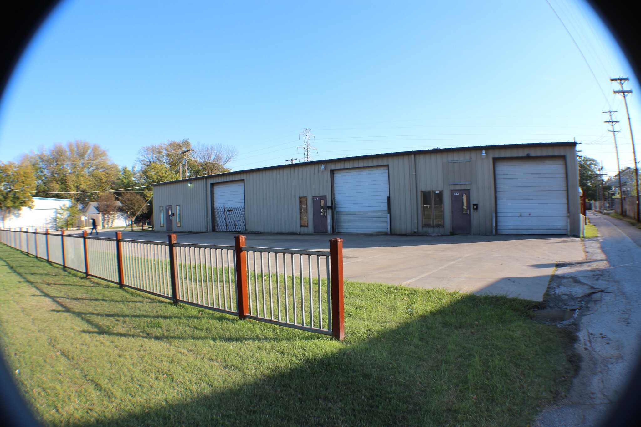 122-126 E Pioneer Dr, Irving, TX for sale Building Photo- Image 1 of 1