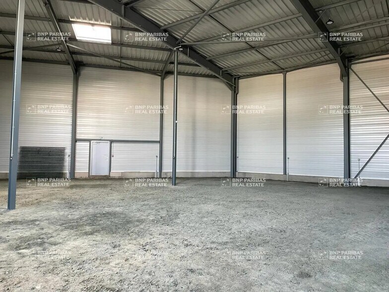 Flex in La Chapelle-sur-Erdre for lease - Interior Photo - Image 3 of 5