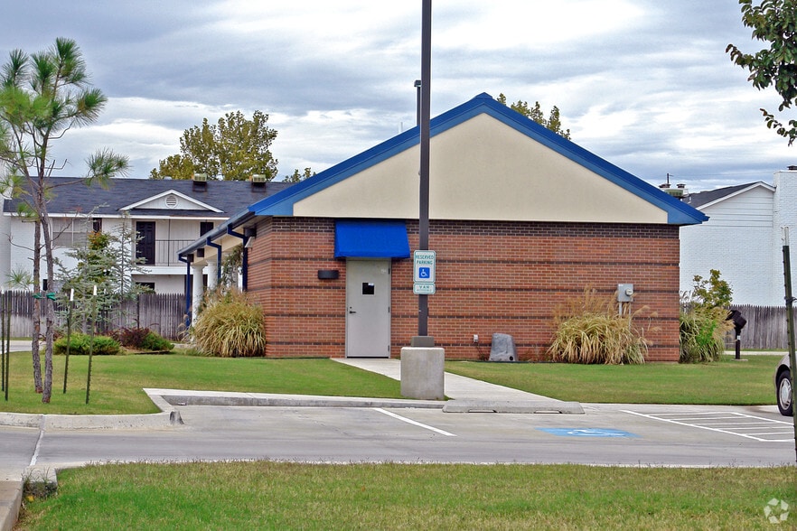 4528 Northwest Expy, Oklahoma City, OK for sale - Building Photo - Image 3 of 3