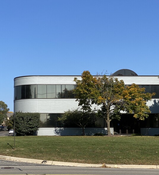 43000 W 9 Mile Rd, Novi, MI for lease - Building Photo - Image 1 of 2