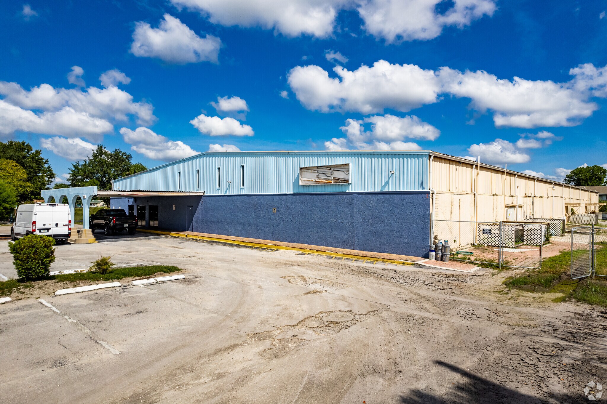 4151 W Oak Ridge Rd, Orlando, FL 32809