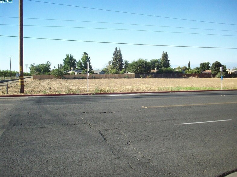 W Visalia Rd, Farmersville, CA for sale - Building Photo - Image 2 of 5