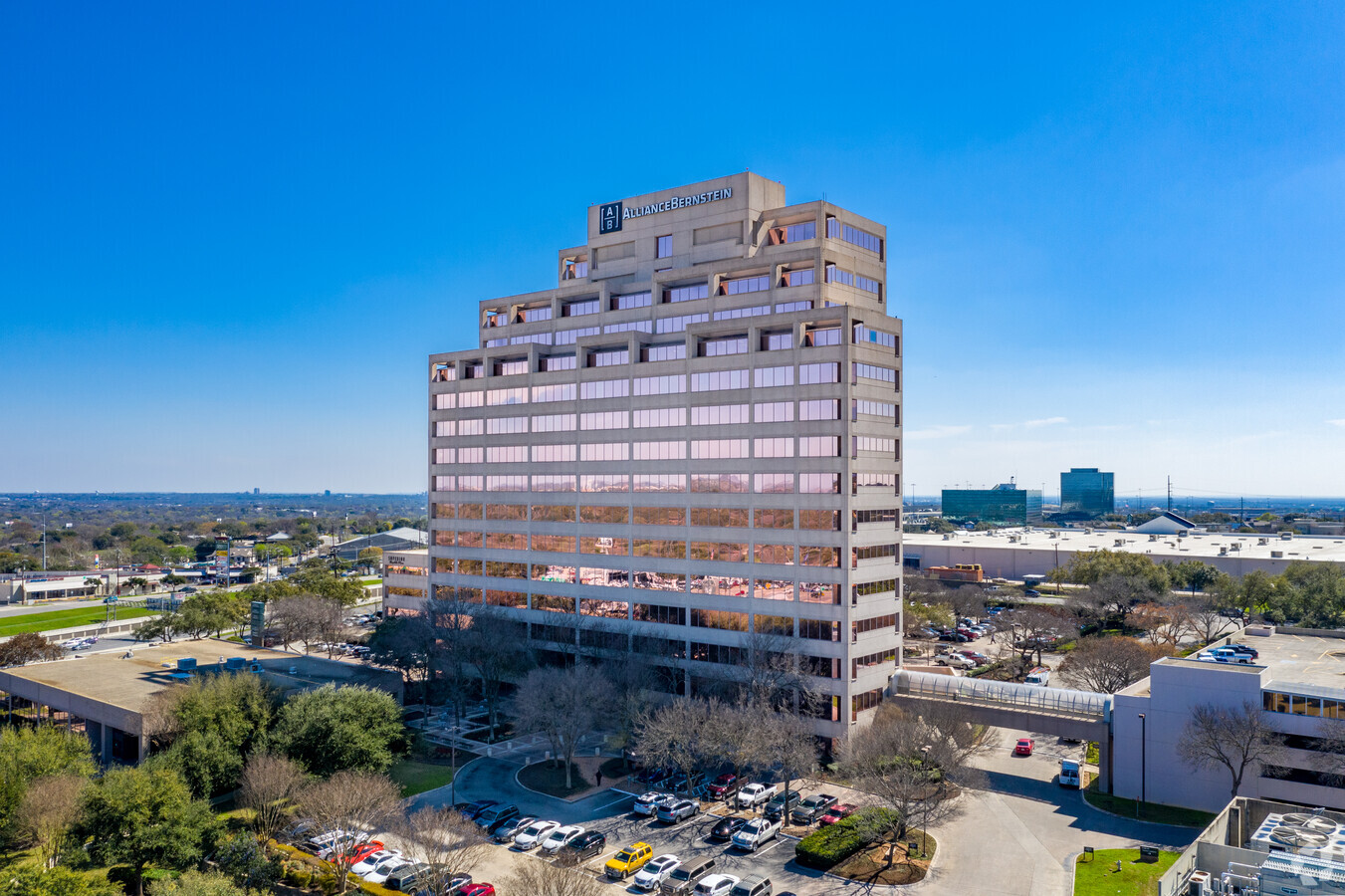 8000 IH-10 W, San Antonio, TX 78230 - Office for Lease | LoopNet.com