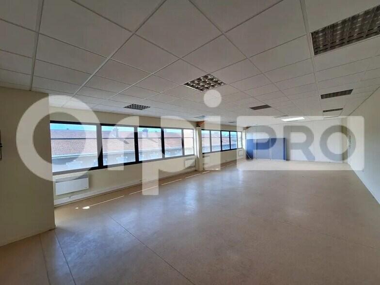 Office in Soissons for lease - Interior Photo - Image 2 of 4