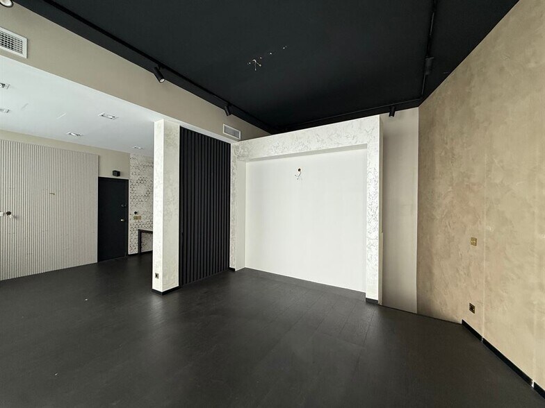 5 Rue De Monceau, Paris for lease - Interior Photo - Image 2 of 9