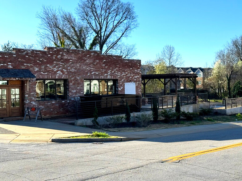 101-103 S Hudson St, Greenville, SC for lease - Building Photo - Image 1 of 3