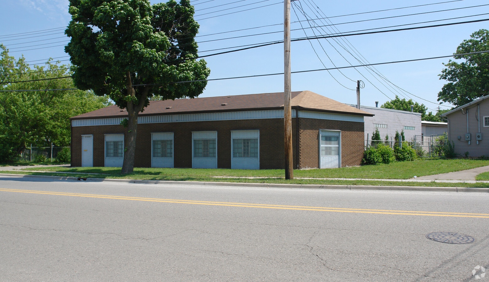 2000 Turner St, Lansing, MI 48906 INDUSTRIAL FACILITY WITH OFFICES