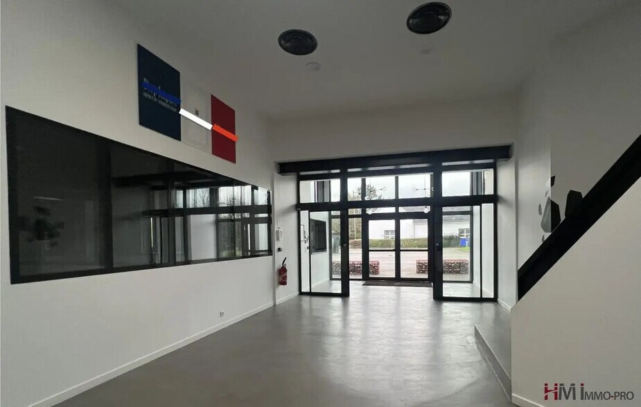 Office in Mont-Saint-Aignan for lease - Lobby - Image 1 of 8