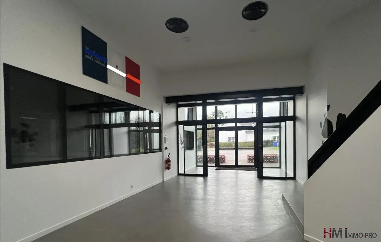 Office in Mont-Saint-Aignan for lease Lobby- Image 1 of 9