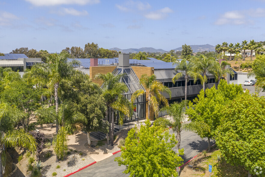 410 S Melrose Dr, Vista, CA for lease - Building Photo - Image 1 of 3