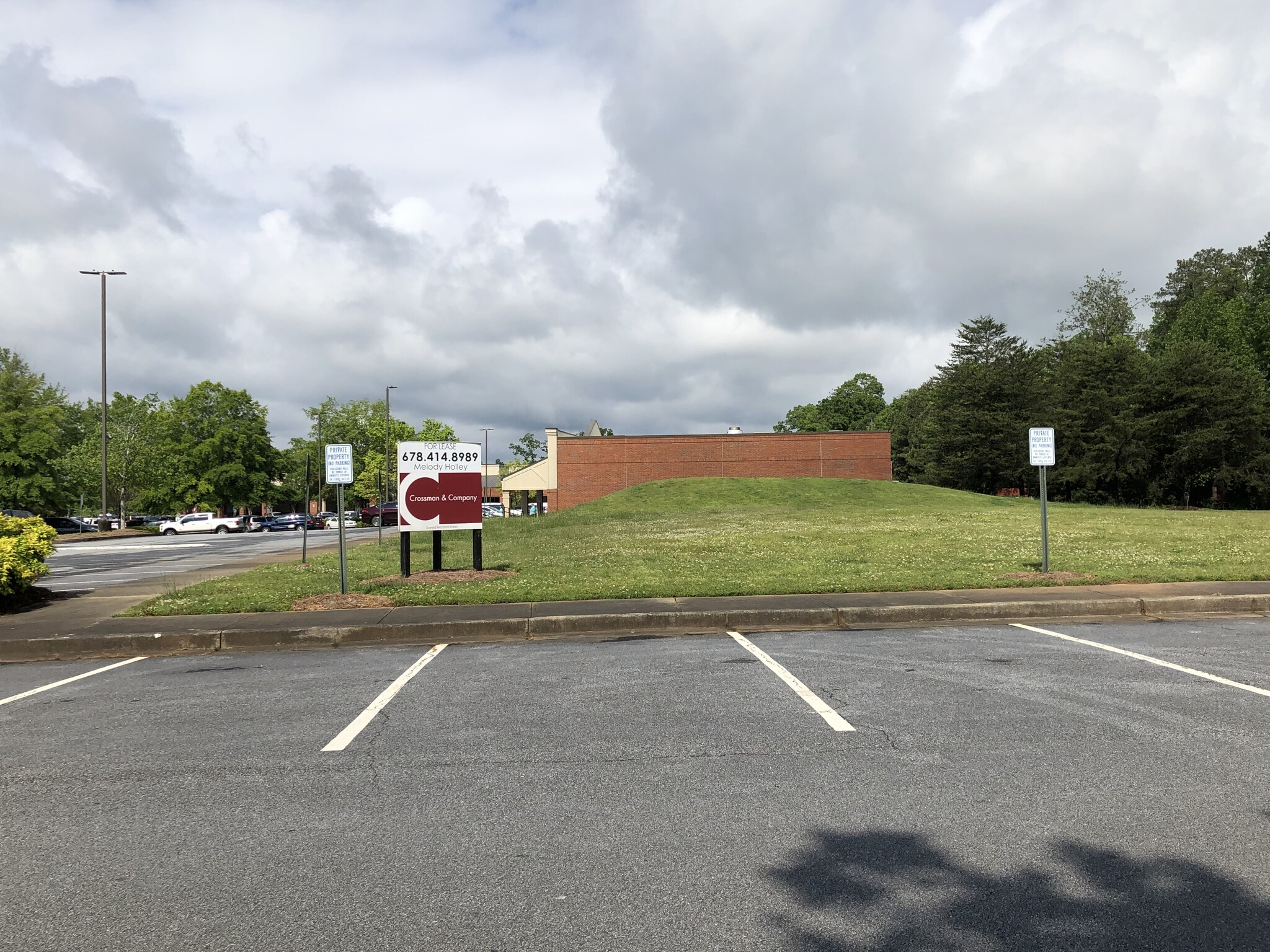 885 Woodstock Rd, Roswell, GA for lease Building Photo- Image 1 of 8