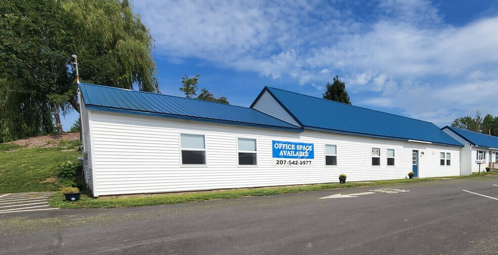 586 Main Rd, Hampden, ME 04444