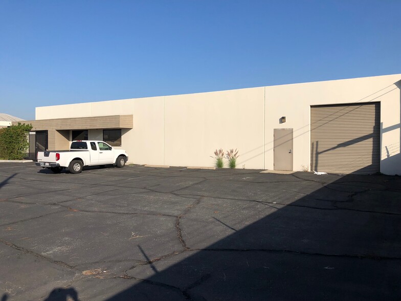 13515 Excelsior Dr, Norwalk, CA for lease - Building Photo - Image 3 of 4