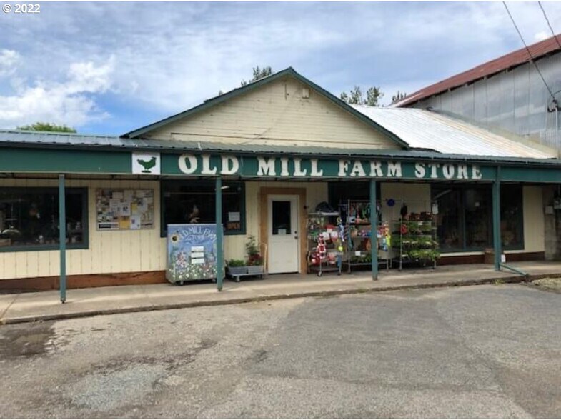 327 River Rd, Cottage Grove, OR 97424