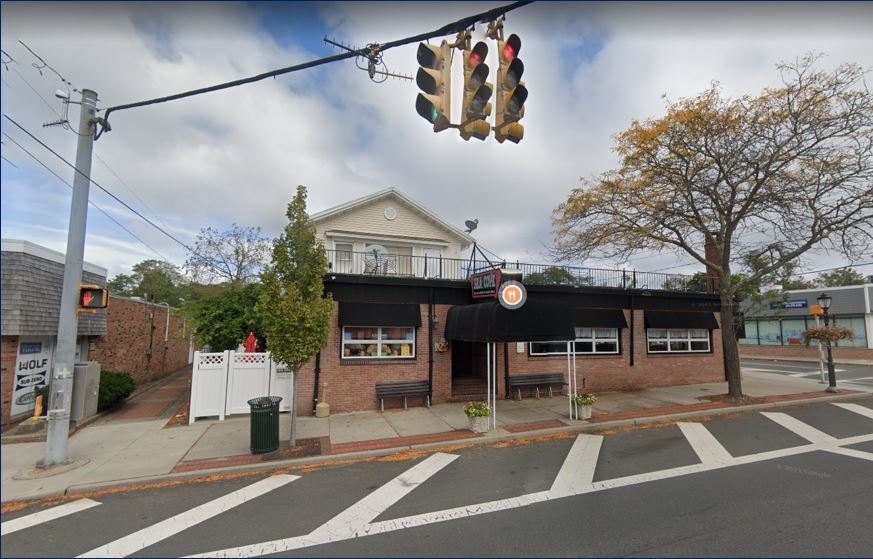 361 Main St, Center Moriches, NY for lease - Building Photo - Image 1 of 9