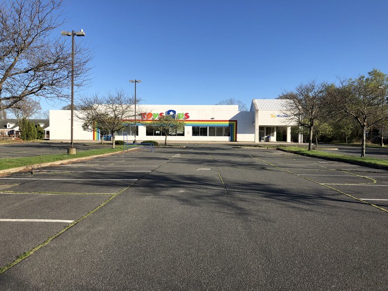 1151 Old Country Rd, Riverhead, NY, 11901 Freestanding Property For