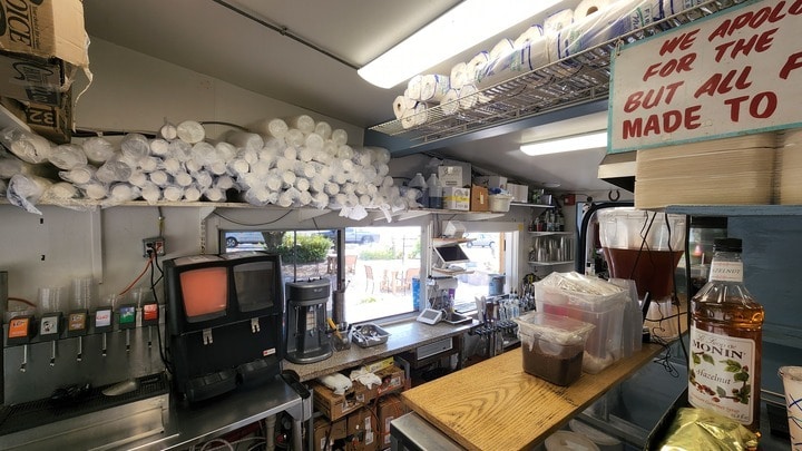 302 Middle Rd, Blue Point, NY for sale - Interior Photo - Image 3 of 37