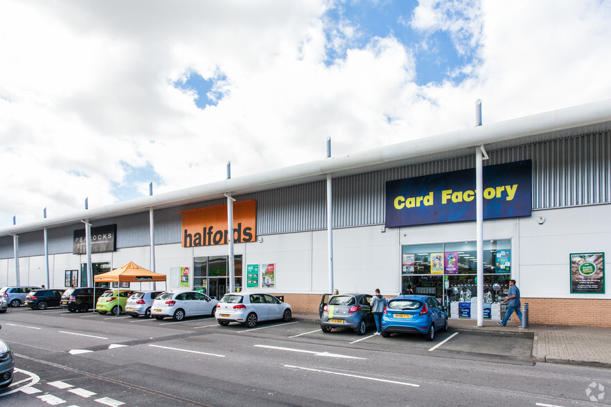 Units 1-7 Lakeside Retail Park, Brynmawr for lease - Building Photo - Image 3 of 7