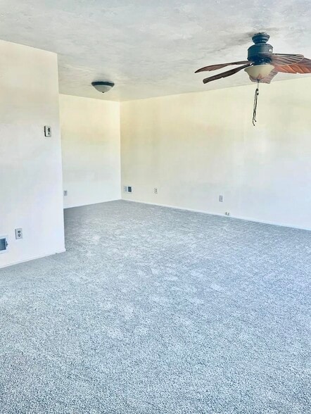 22 Spartan Ave, Staten Island, NY for sale - Interior Photo - Image 3 of 17
