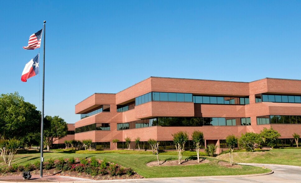 4001 Technology Dr, Angleton, TX for lease - Building Photo - Image 2 of 21