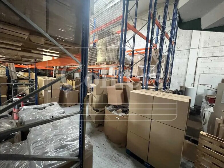 Flex in Les Pennes-Mirabeau for lease - Interior Photo - Image 2 of 6