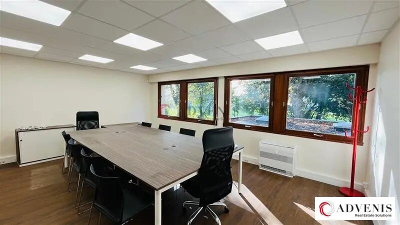 Office in Talence for lease Interior Photo- Image 1 of 12