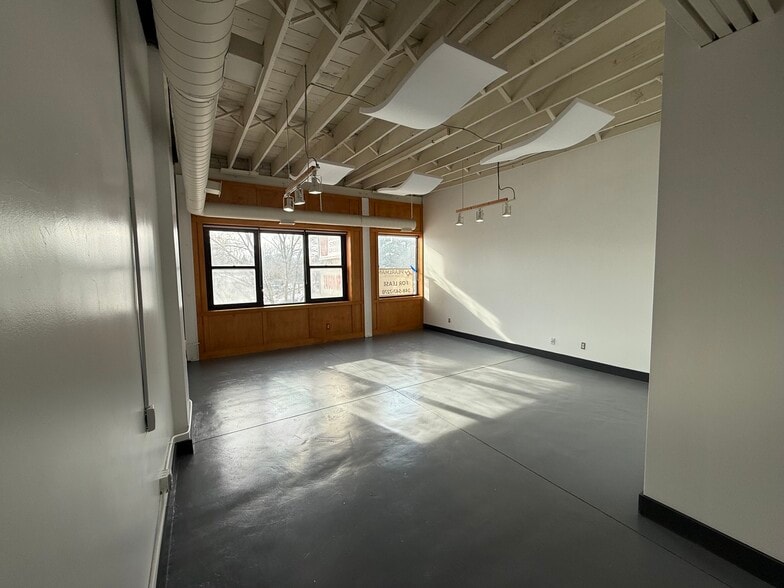 22620 Woodward Ave, Ferndale, MI for lease - Building Photo - Image 2 of 10