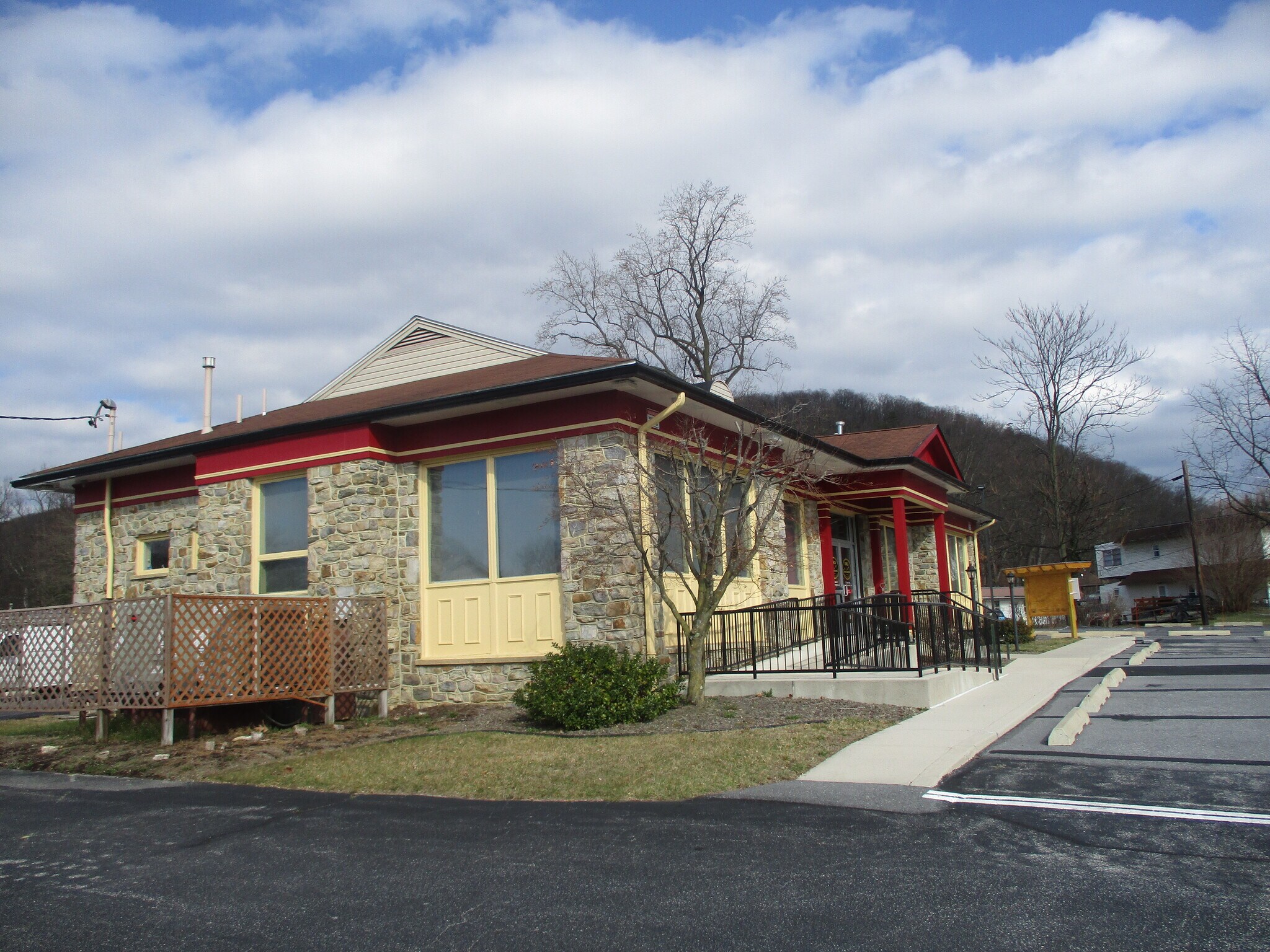 11973 Buchanan Trl E, Waynesboro, PA 17268 2,888 SF Investment Property PA Rt. 16.