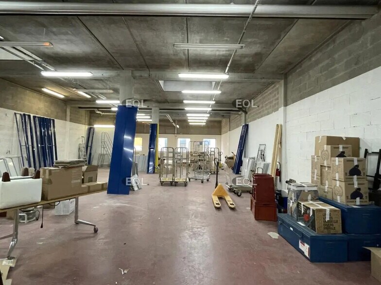 Flex in Gennevilliers for lease - Interior Photo - Image 2 of 8