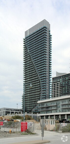 2123 Lake Shore Blvd W, Toronto, ON for sale - Building Photo - Image 3 of 6