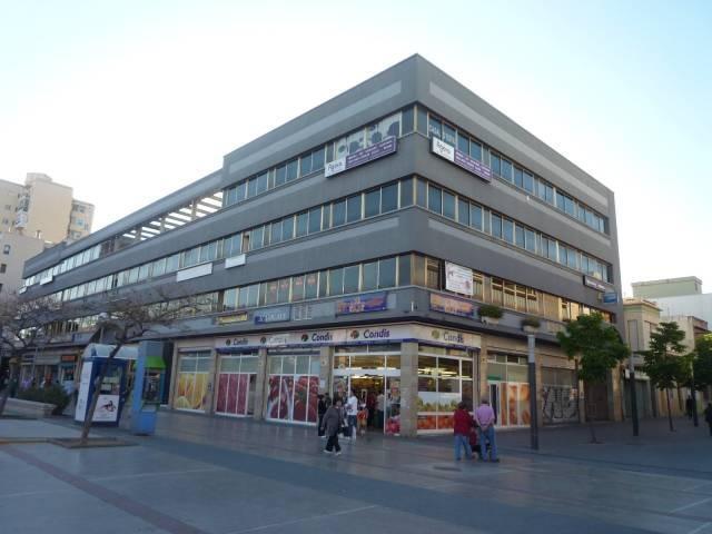 Office/Retail in Vilanova i la Geltrú, Barcelona for lease - Primary Photo - Image 1 of 2