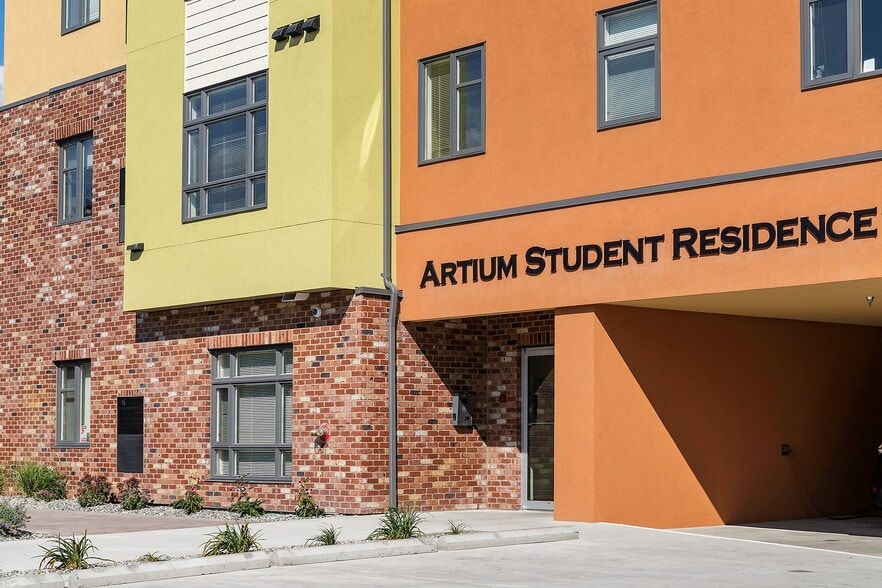 125 Dundas Rd, Kelowna, BC for sale - Building Photo - Image 3 of 11