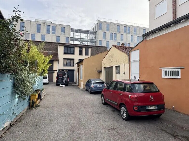 Flex in Villeurbanne for sale - Building Photo - Image 2 of 5