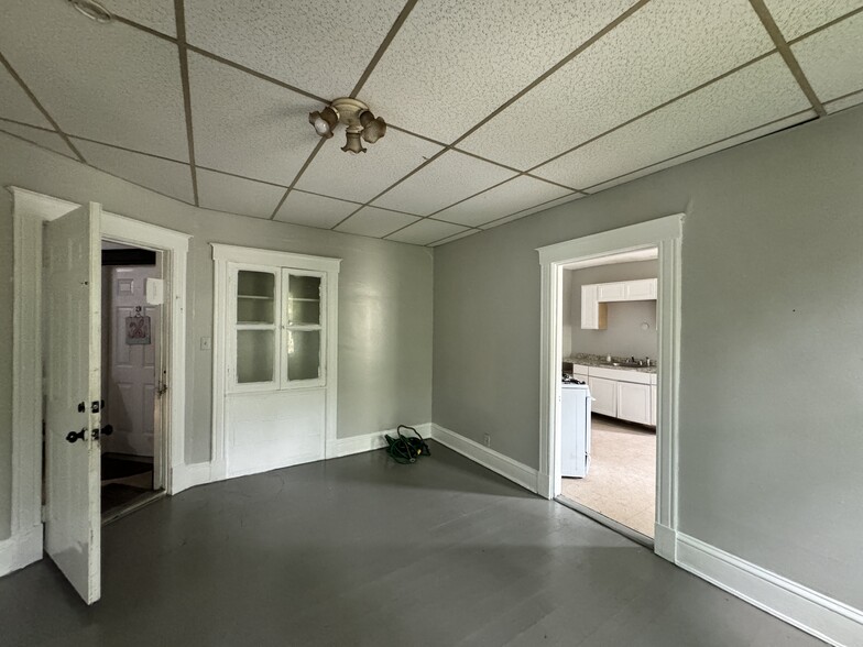 14 Hillside Ave, Hartford, CT for sale - Interior Photo - Image 3 of 15