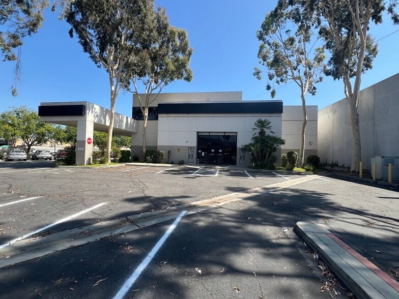 3220 Winona Ave, Burbank, CA for lease - Building Photo - Image 2 of 24