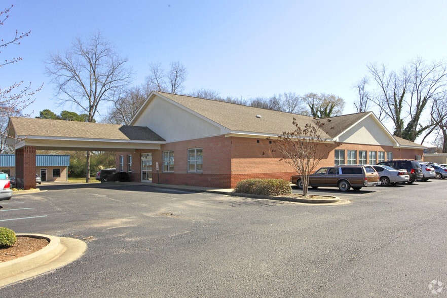 717 Stone Ave, Talladega, AL for sale - Primary Photo - Image 3 of 15