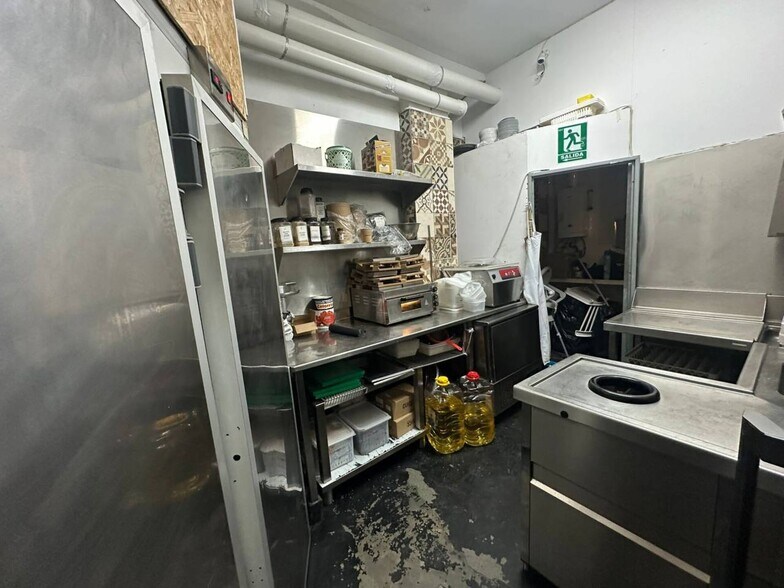 Retail in Barcelona, Barcelona for lease - Interior Photo - Image 3 of 9