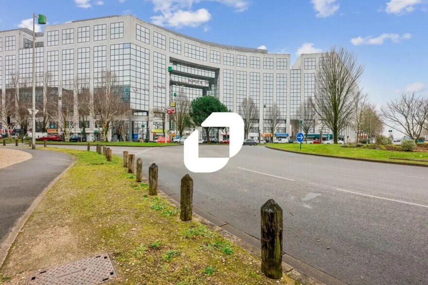 Office in Noisy-le-Grand for sale - Building Photo - Image 2 of 13