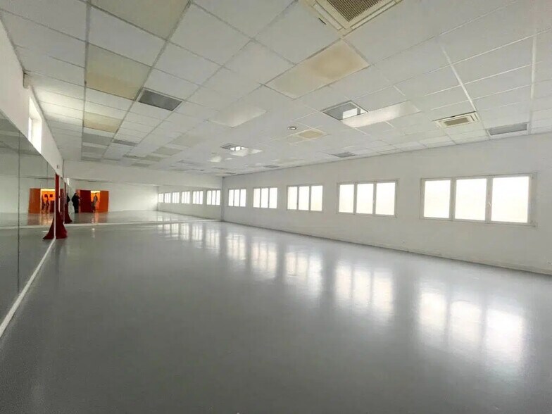 Flex in Achères for sale - Interior Photo - Image 2 of 11