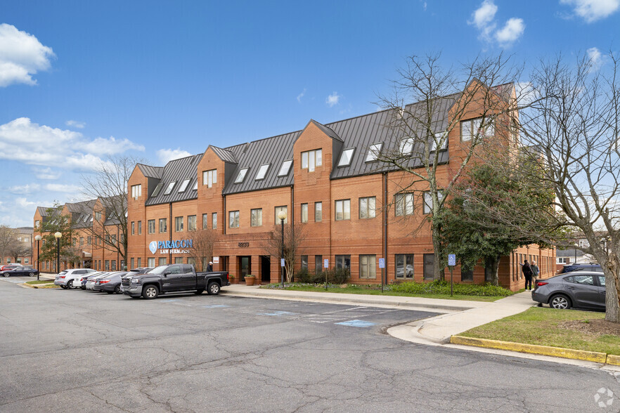 8233 Old Courthouse Rd, Vienna, VA for lease - Building Photo - Image 3 of 35